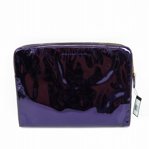 実際に弊社で買取させて頂いた【未使用】MARC BY MARC JACOBS/マークバイマークジェイコブス PC タブレットケース/クラッチバッグ エナメル M0001226B 
