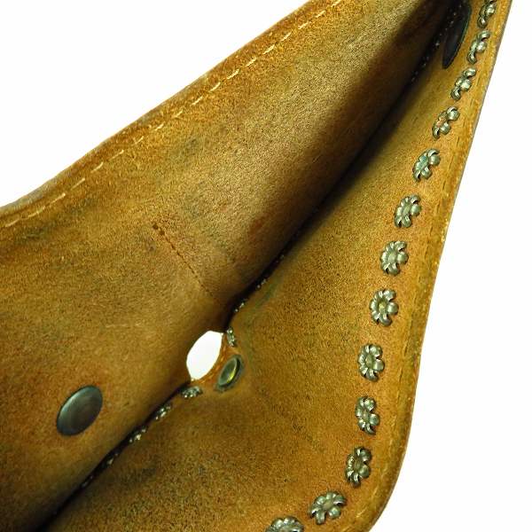 実際に弊社で買取させて頂いたHTC/Hollywood Trading Company/エイチティーシー スタッズ レザー 二つ折り 財布の画像 6枚目