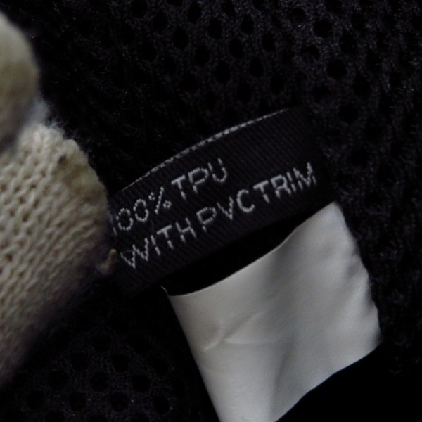 実際に弊社で買取させて頂いた【未使用】MARC BY MARC JACOBS/マークバイマークジェイコブス PC タブレットケース/クラッチバッグ エナメル M0001226B の画像 6枚目