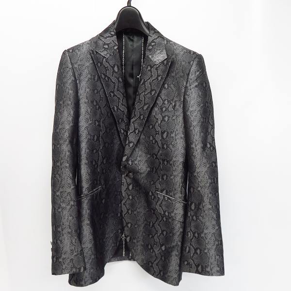 実際に弊社で買取させて頂いたBACKBONE/バックボーン 09SS パイソン柄 ピークドラぺルジャケット/S