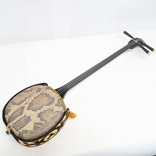 実際に弊社で買取させて頂いた★三線/サンシン 沖縄 三味線 和楽器/人工皮タイプの画像 1枚目