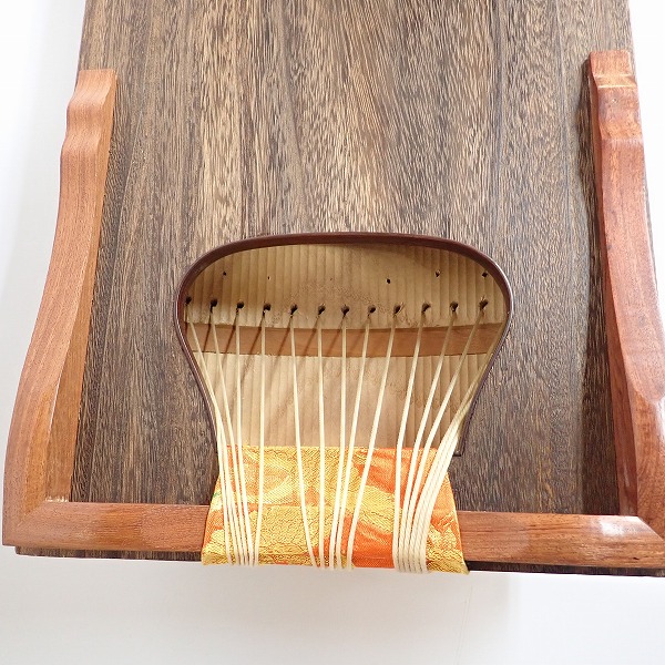 実際に弊社で買取させて頂いた★琴/箏 17弦琴 すだれ彫り 並甲 和楽器 カバー付き の画像 4枚目