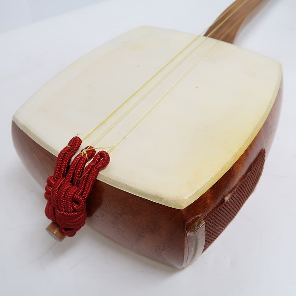 実際に弊社で買取させて頂いた★【ジャンク】三味線 中棹 丸打ち胴 和楽器の画像 2枚目