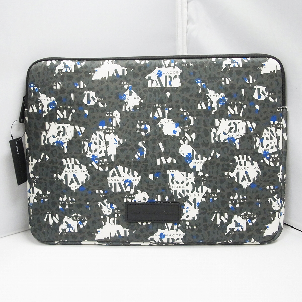 実際に弊社で買取させて頂いた【未使用】MARC BY MARC JACOBS/マークバイマークジェイコブス PC タブレットケース M0001053A/M6134042 2点セットの画像 4枚目