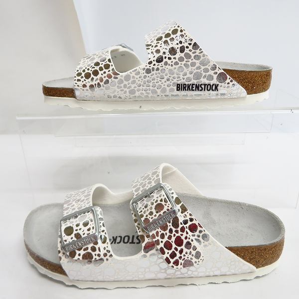 実際に弊社で買取させて頂いた【未使用】BIRKENSTOCK/ビルケンシュトック ARIZONA シルバー/35の画像 3枚目