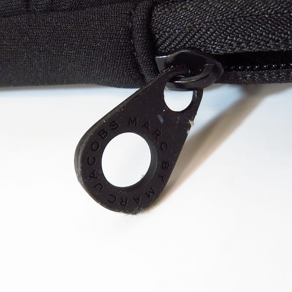実際に弊社で買取させて頂いたMARC BY MARC JACOBS/マークバイマークジェイコブス PC タブレットケース ブラック M6PE024の画像 5枚目