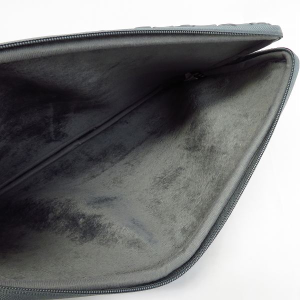 実際に弊社で買取させて頂いた【未使用】MARC BY MARC JACOBS/マークバイマークジェイコブス PC タブレットケース M0003461/M6PE022 2点セットの画像 3枚目