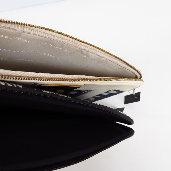 実際に弊社で買取させて頂いた【未使用含む】MARC BY MARC JACOBS/マークバイマークジェイコブス PCタブレットケース M0001053A/M6131011 2点セットの画像 4枚目