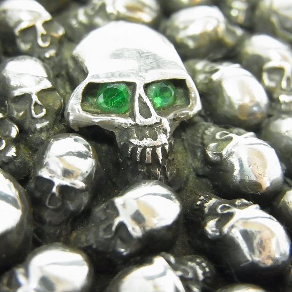 実際に弊社で買取させて頂いたSTANLEY GUESS/スタンリーゲス ストーンアイズ マルチスカル バックル ベルトの画像 4枚目