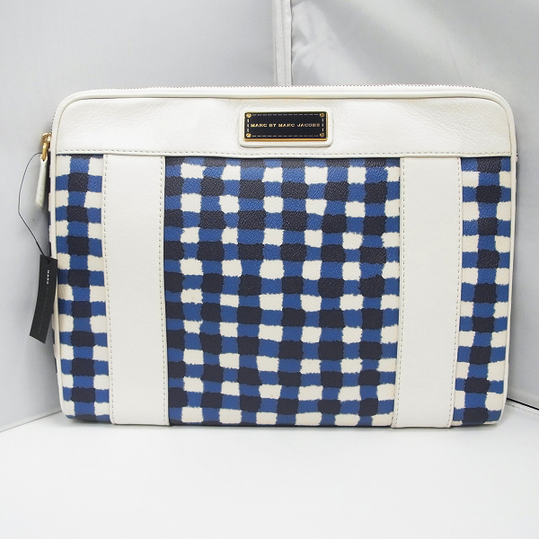 実際に弊社で買取させて頂いた【未使用】MARC BY MARC JACOBS/マークバイマークジェイコブス PC タブレットケース M0001053A/M6131011 2点セットの画像 1枚目