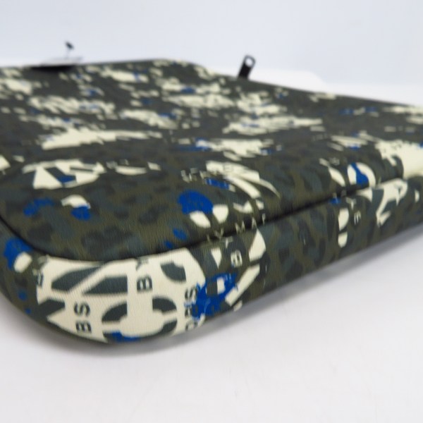 実際に弊社で買取させて頂いた【未使用】MARC BY MARC JACOBS/マークバイマークジェイコブス PC タブレットケース/クラッチバッグ M0001054Aの画像 2枚目