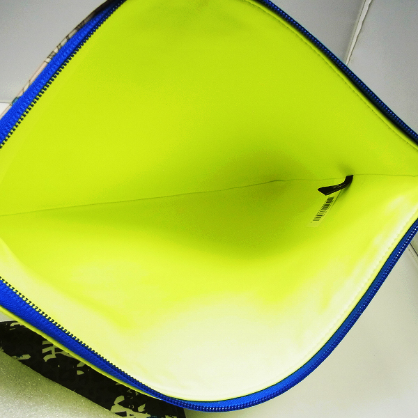 実際に弊社で買取させて頂いた【未使用】MARC BY MARC JACOBS/マークバイマークジェイコブス PC タブレットケース M0001053A/M6131057 2点セットの画像 6枚目