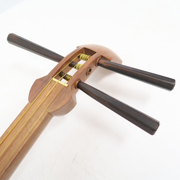 実際に弊社で買取させて頂いた★【ジャンク】三味線 中棹 丸打ち胴 和楽器の画像 1枚目