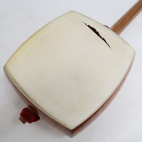 実際に弊社で買取させて頂いた★【ジャンク】三味線 中棹 丸打ち胴 和楽器の画像 3枚目