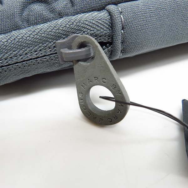 実際に弊社で買取させて頂いた【未使用】MARC BY MARC JACOBS/マークバイマークジェイコブス PC タブレットケース M0003461/M6PE022 2点セットの画像 6枚目