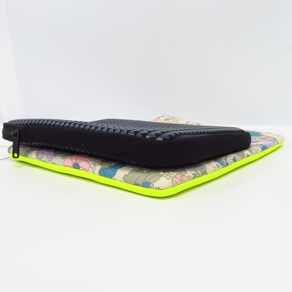 実際に弊社で買取させて頂いた【未使用】MARC BY MARC JACOBS/マークバイマークジェイコブス PCタブレットケース　M6131057/M0003953 2点セットの画像 2枚目