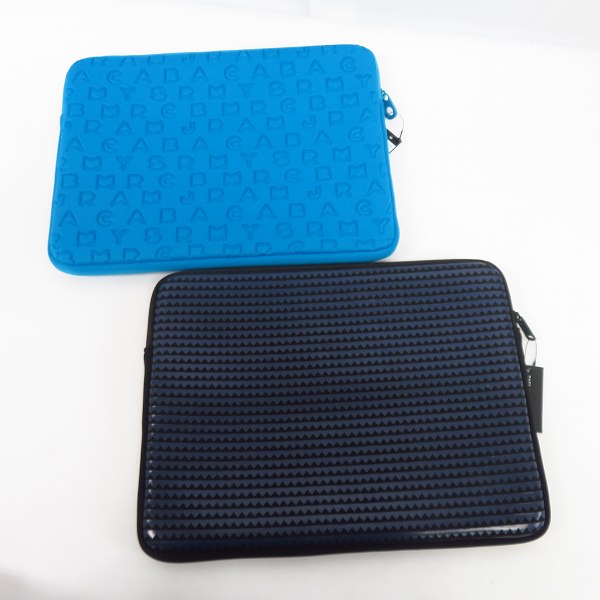 実際に弊社で買取させて頂いた【未使用】MARC BY MARC JACOBS/マークバイマークジェイコブス ロゴ タブレットケース M6131062/M0003952 2点セットの画像 1枚目