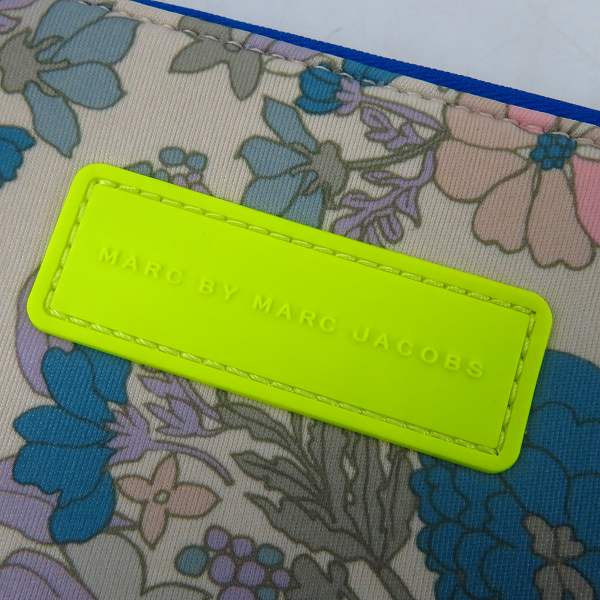 実際に弊社で買取させて頂いた【未使用】MARC BY MARC JACOBS/マークバイマークジェイコブス PCタブレットケース M6131057/M6134042 2点セットの画像 2枚目