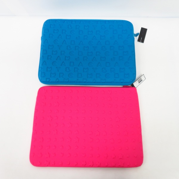 実際に弊社で買取させて頂いた【未使用】MARC BY MARC JACOBS/マークバイマークジェイコブス PCタブレットケース M6131062/M6134045 2点セットの画像 1枚目