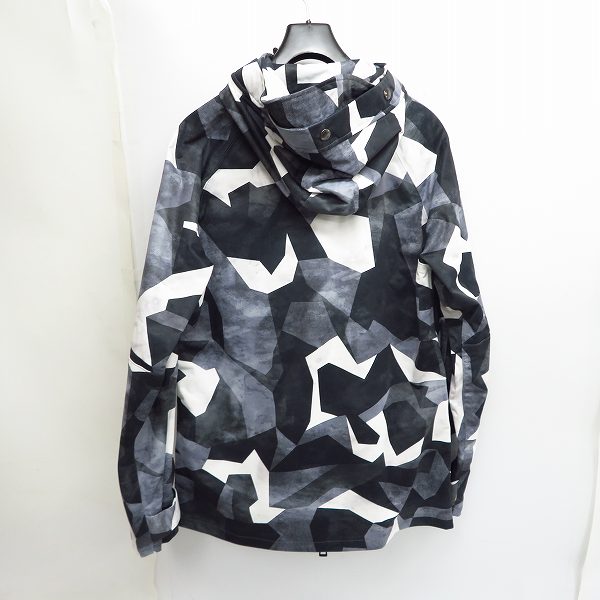 実際に弊社で買取させて頂いた【未使用】AKM/エイケイエム マウンテンパーカー ジャケット カモフラ 迷彩 B338-PET040/Lの画像 1枚目
