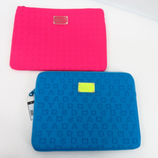 実際に弊社で買取させて頂いた【未使用】MARC BY MARC JACOBS/マークバイマークジェイコブス PCタブレットケース M6134045/M6131062 2点セット