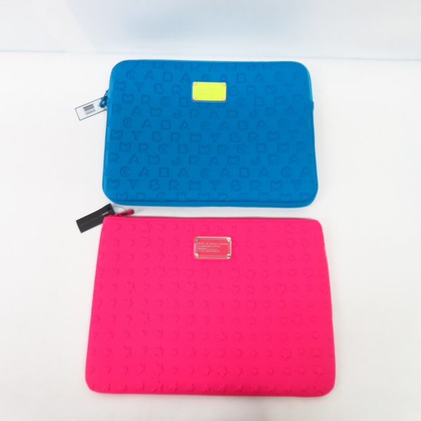 実際に弊社で買取させて頂いた【未使用】MARC BY MARC JACOBS/マークバイマークジェイコブス PCタブレットケース M6131062/M6134045 2点セット