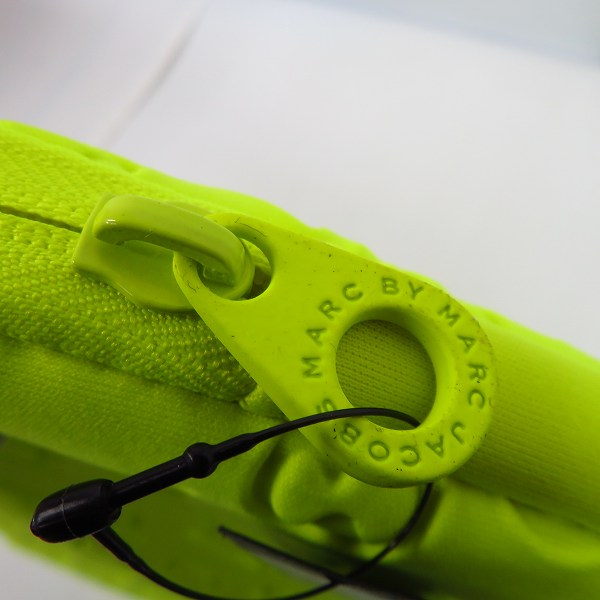 実際に弊社で買取させて頂いた【未使用】MARC BY MARC JACOBS/マークバイマークジェイコブス PCタブレットケース M6131063/M6131062 2点セットの画像 4枚目