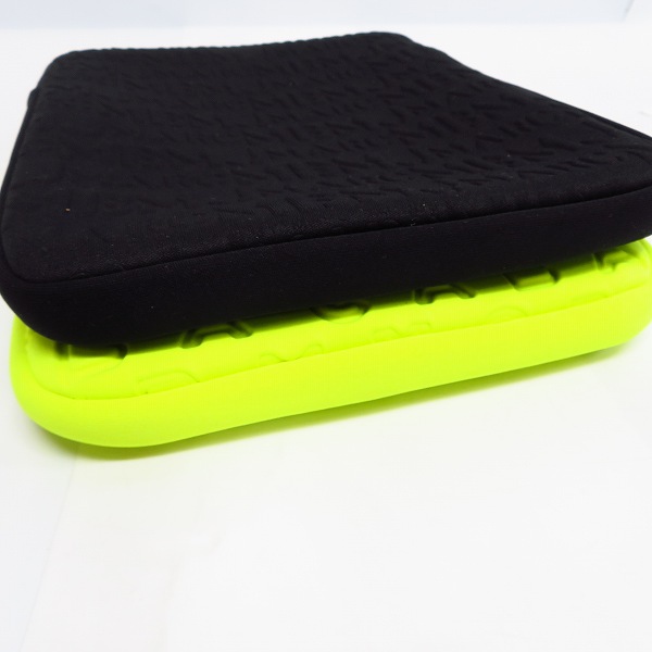 実際に弊社で買取させて頂いた【未使用】MARC BY MARC JACOBS/マークバイマークジェイコブス タブレットケース M6131064/M0001054 2点セットの画像 2枚目