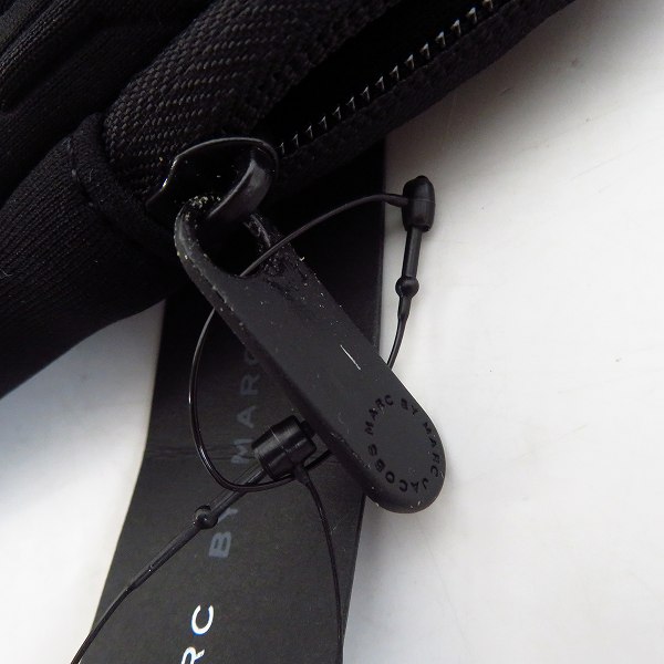 実際に弊社で買取させて頂いた【未使用】MARC BY MARC JACOBS/マークバイマークジェイコブス PCタブレットケース  M0005245/M0003461/2点セットの画像 4枚目