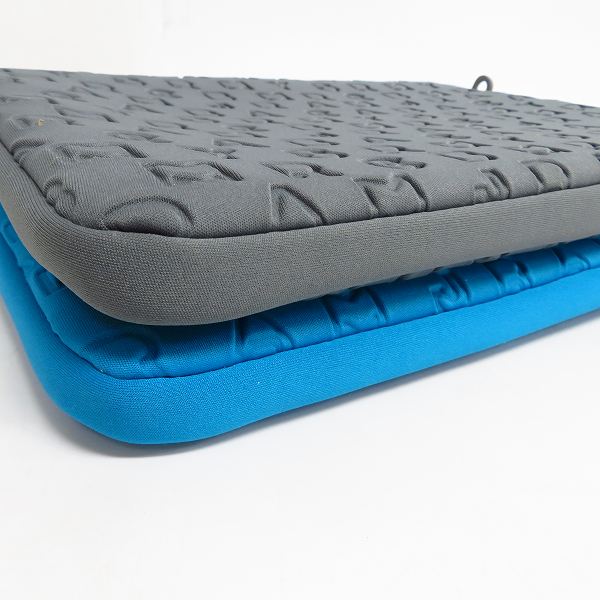 実際に弊社で買取させて頂いたMARC BY MARC JACOBS/マークバイマークジェイコブス ロゴ タブレットケース/クラッチバッグ 2点セットの画像 2枚目