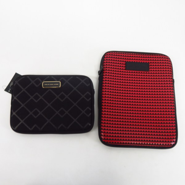 実際に弊社で買取させて頂いた【未使用】MARC BY MARC JACOBS/マークバイマークジェイコブス PC タブレットケース M0005246/M0003953 2点セット
