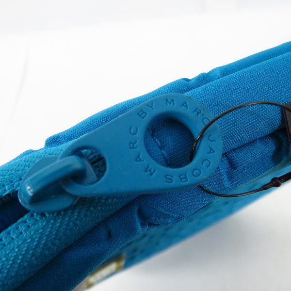 実際に弊社で買取させて頂いた【未使用】MARC BY MARC JACOBS/マークバイマークジェイコブス ロゴ タブレットケース M6131062/M0003952 2点セットの画像 4枚目