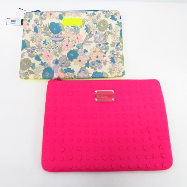 実際に弊社で買取させて頂いた【未使用】MARC BY MARC JACOBS/マークバイマークジェイコブス PCタブレットケース M6134045/M6131057 2点セット