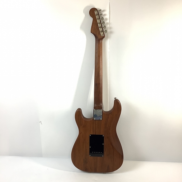 実際に弊社で買取させて頂いた★SCHECTER/シェクター オールウォルナット ストラトキャスター タイプ エレキギター 社外製ケース付きの画像 2枚目