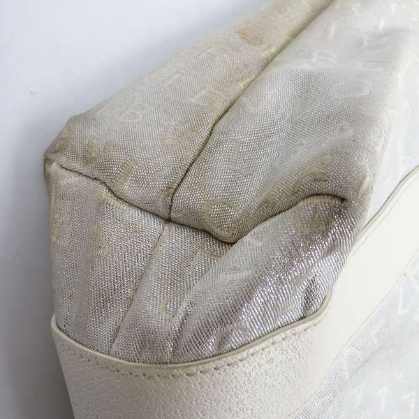 実際に弊社で買取させて頂いたBVLGARI/ブルガリ ロゴ総柄 ポーチ付き トートバッグの画像 9枚目