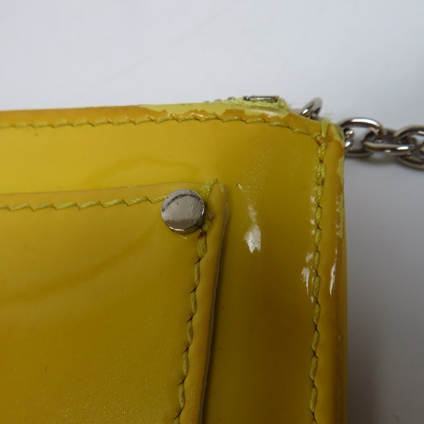 実際に弊社で買取させて頂いたJIMMY CHOO/ジミーチュウ スタースタッズ カラビナチェーン付き エナメルレザー コインケースの画像 5枚目