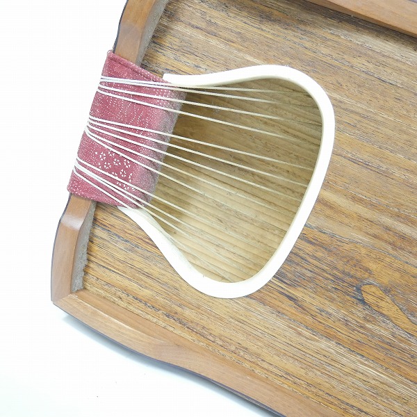 実際に弊社で買取させて頂いた★琴/箏 13弦 上角作り 蒔絵 すだれ彫り 並甲 和楽器 の画像 5枚目