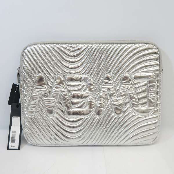 実際に弊社で買取させて頂いた【未使用】MARC BY MARC JACOBS/マークバイマークジェイコブス PCケース シルバー M004983