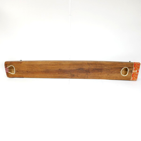 実際に弊社で買取させて頂いた★琴/箏 13弦 上角作り 蒔絵 すだれ彫り 並甲 和楽器 の画像 4枚目