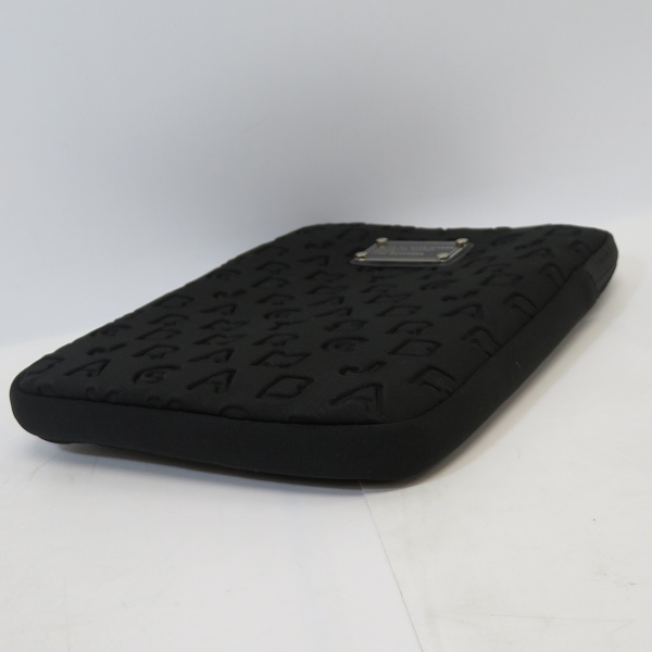 実際に弊社で買取させて頂いた【未使用】MARC BY MARC JACOBS/マークバイマークジェイコブス PC タブレットケース 縦型 ブラック M6PE024の画像 2枚目