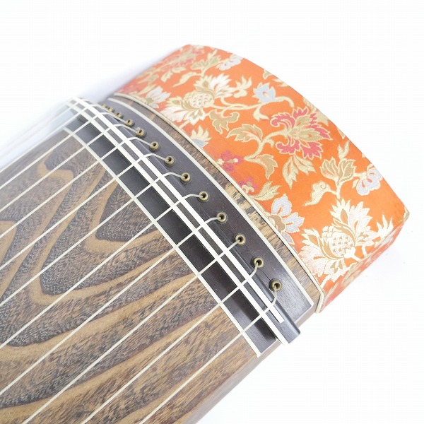 実際に弊社で買取させて頂いた★琴/箏 13弦 上角作り 蒔絵 すだれ彫り 並甲 和楽器 の画像 2枚目