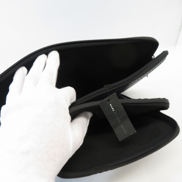 実際に弊社で買取させて頂いた【未使用】MARC BY MARC JACOBS/マークバイマークジェイコブス PCケース/タブレットケース M0003952/3953 2点セットの画像 4枚目