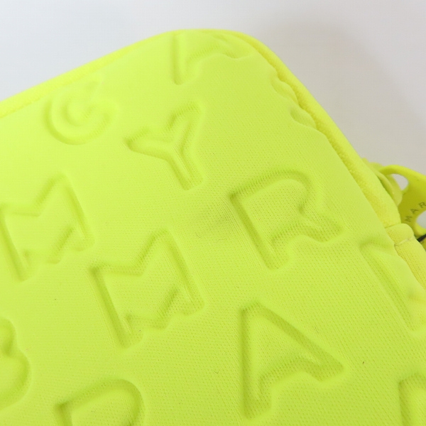 実際に弊社で買取させて頂いた【未使用】MARC BY MARC JACOBS/マークバイマークジェイコブス PC/タブレットケース ロゴ イエロー/ピンク/ブラック 3点セットの画像 2枚目