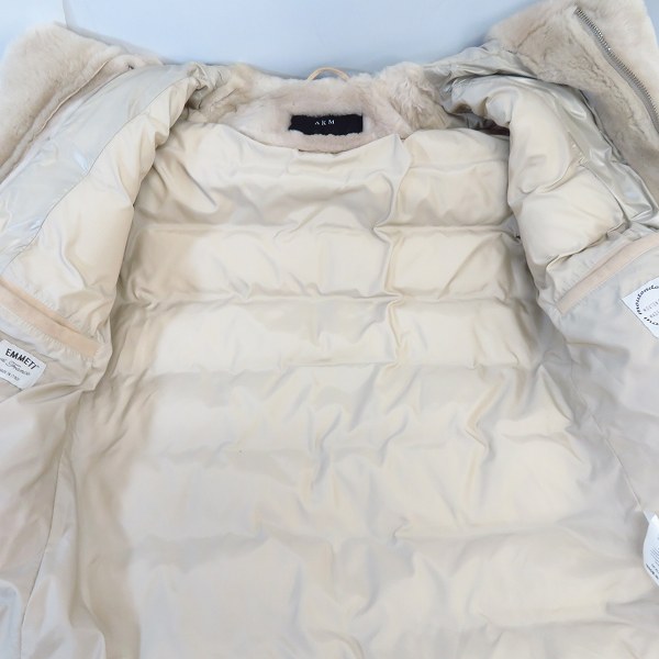 実際に弊社で買取させて頂いたAKM×EMMETI/エーケーエム×エンメティ ムートン  切替 ダウンコート/Lの画像 2枚目