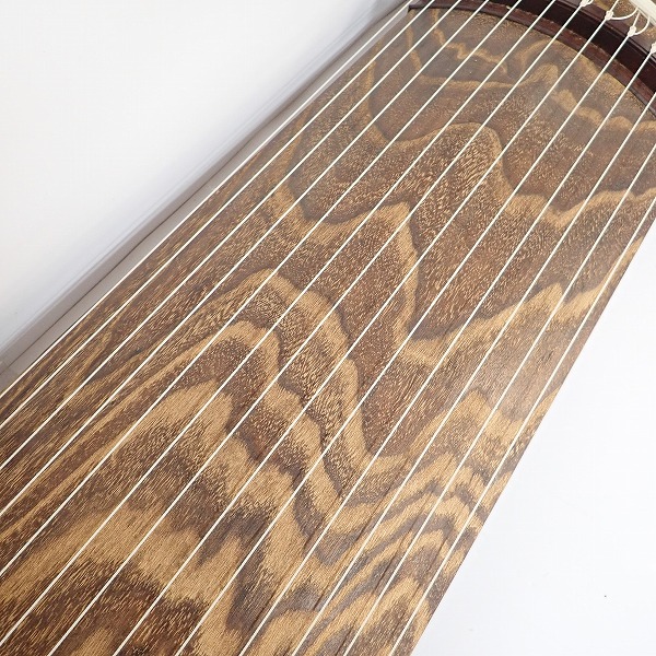 実際に弊社で買取させて頂いた★琴/箏 13弦  玉縁包み柏葉 蒔絵 くり甲 綾杉彫り 和楽器の画像 3枚目