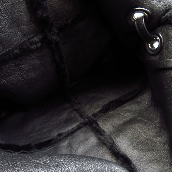 実際に弊社で買取させて頂いたGIVENCHY/ジバンシー リバーシブル トートバッグ ムートン ポーチ付き ブラックの画像 3枚目
