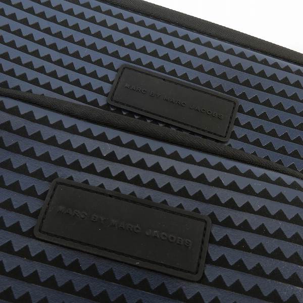 実際に弊社で買取させて頂いた【未使用】MARC BY MARC JACOBS/マークバイマークジェイコブス PCケース/タブレットケース M0003952/3953 2点セットの画像 3枚目
