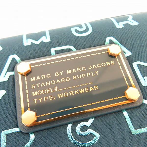 実際に弊社で買取させて頂いた【未使用】MARC BY MARC JACOBS/マークバイマークジェイコブス タブレットケース ロゴ 型押し/プリント ピンク/黒/青 3点セットの画像 4枚目