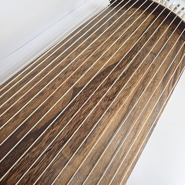 実際に弊社で買取させて頂いた★琴/箏 17弦琴 すだれ彫り 並甲 和楽器 カバー付き の画像 2枚目