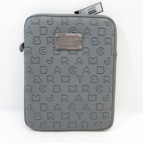 実際に弊社で買取させて頂いた【未使用】MARC BY MARC JACOBS/マークバイマークジェイコブス PC タブレットケース 縦型 グレー M6PE024